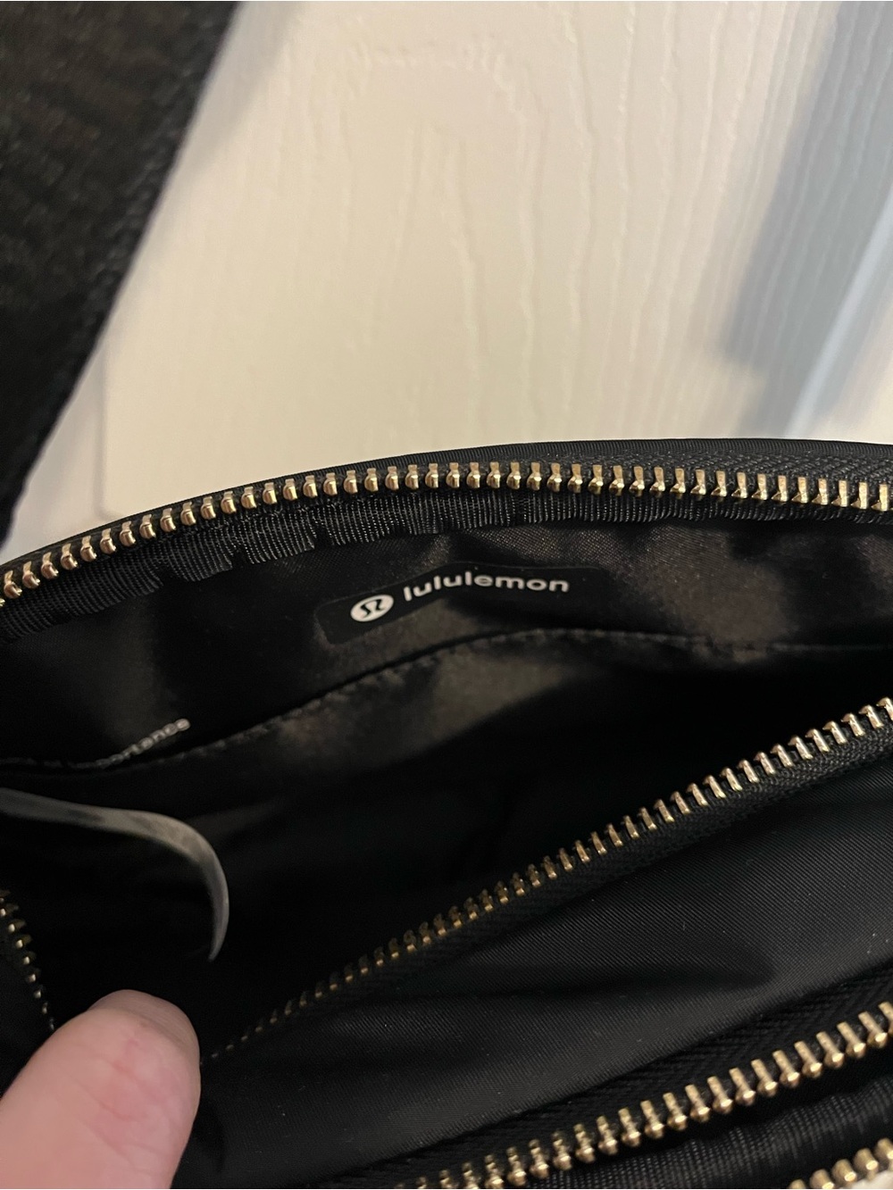 Lululemon Black Crossbody Bag - Picture 4 of 11